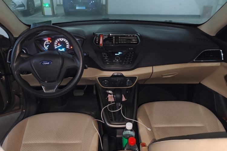 Used Ford Escort 2015 1.5L Automatic Comfort Edition Center Console