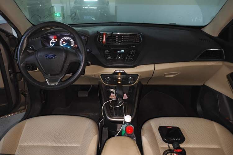 Used Ford Escort 2015 1.5L Automatic Comfort Edition Center Console