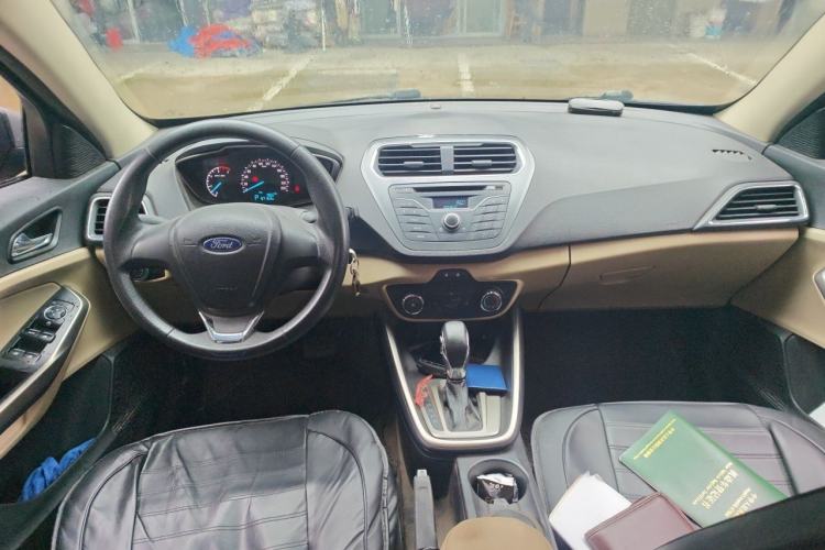 Used Ford Escort 2015 1.5L Automatic Comfort Edition Center Console