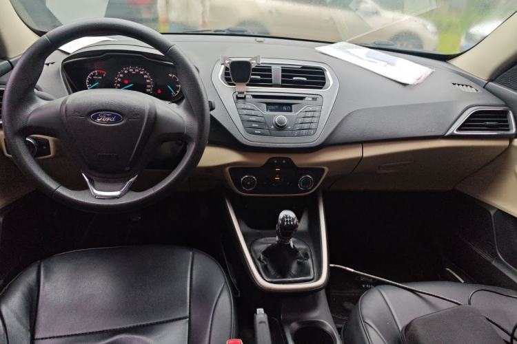 Used Ford Escort 2015 1.5L Manual Comfort Model Center Console