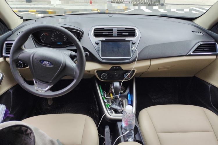 Used Ford Escort 2015 1.5L Automatic Comfort Edition Center Console