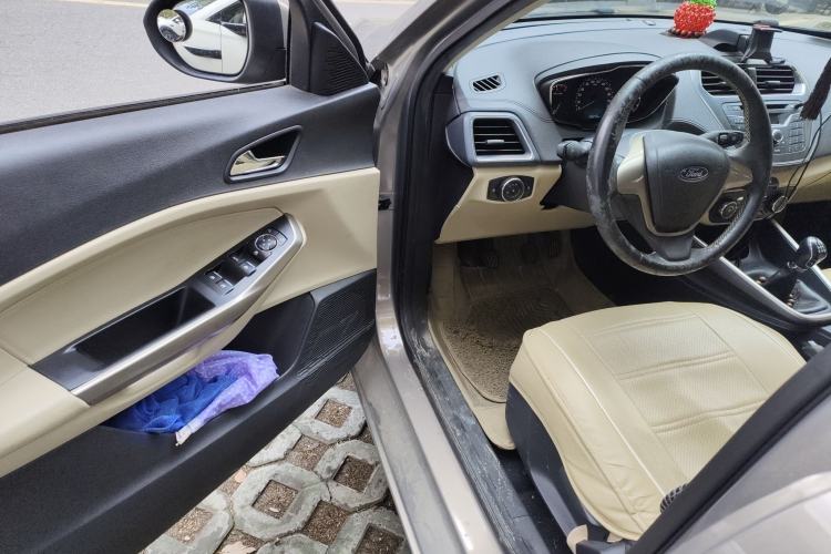 Used Ford Escort 2015 1.5L Manual Fashion Edition Driver Seat