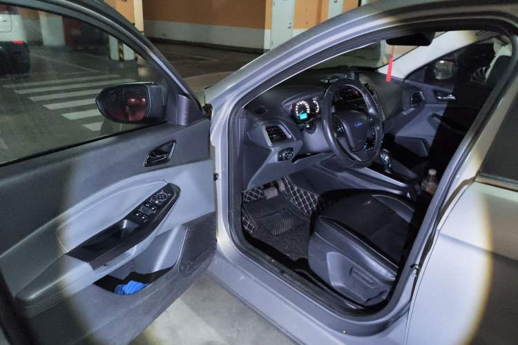 Used Ford Escort 2015 1.5L Automatic Fashion Model Driver Seat