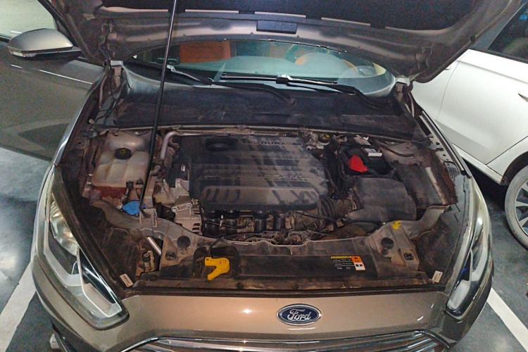 Used Ford Escort 2015 1.5L Manual Comfort Model Engine Bay