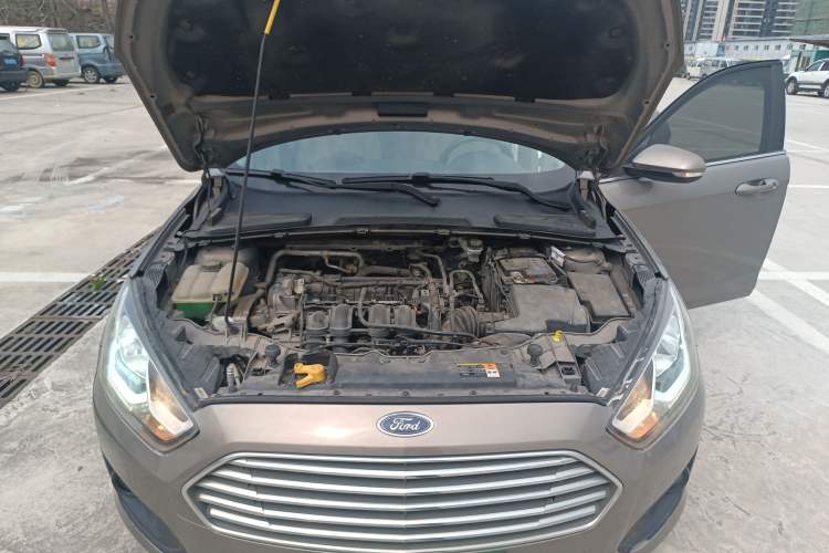 Used Ford Escort 2015 1.5L Manual Comfort Model Engine Bay