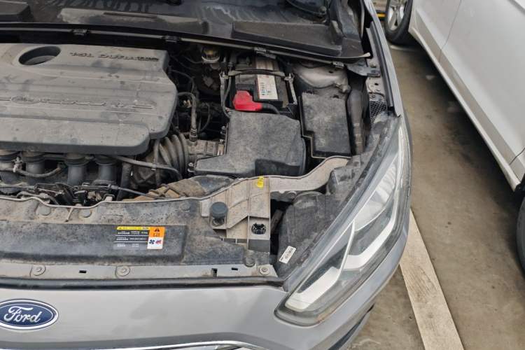 Used Ford Escort 2015 1.5L Manual Comfort Model Engine Bay Left