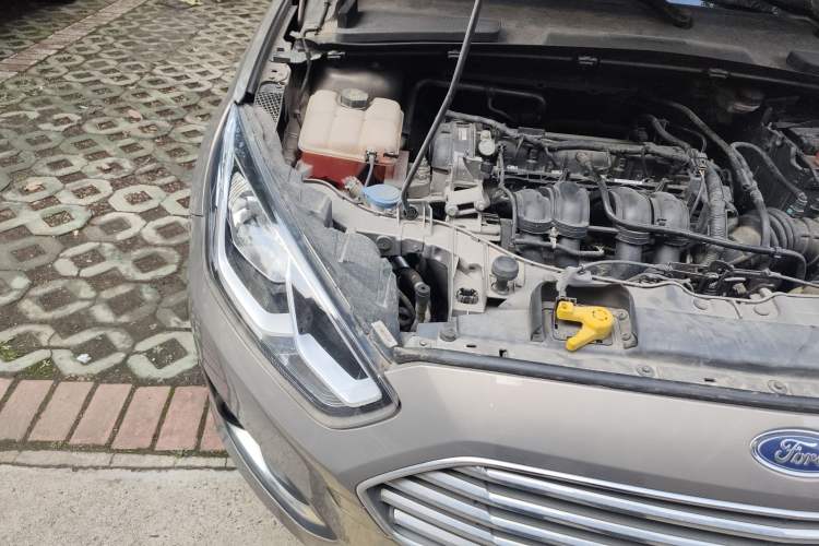 Used Ford Escort 2015 1.5L Manual Fashion Edition Engine Bay Right
