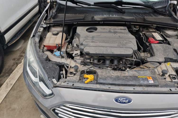 Used Ford Escort 2015 1.5L Manual Comfort Model Engine Bay Right