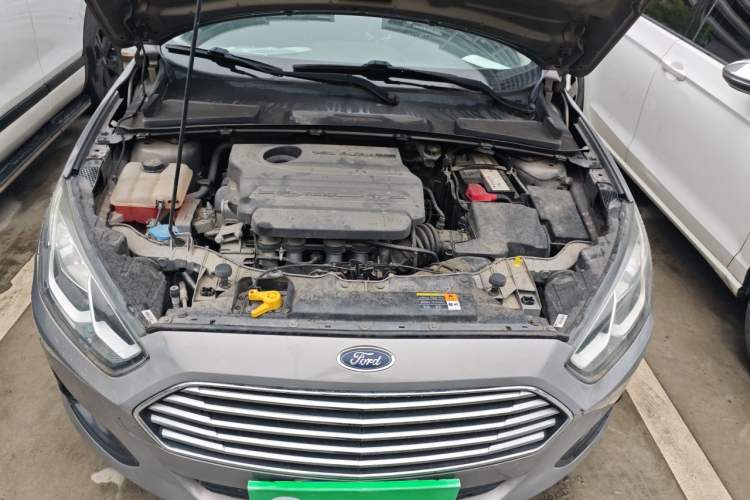 Used Ford Escort 2015 1.5L Manual Comfort Model Engine Bay