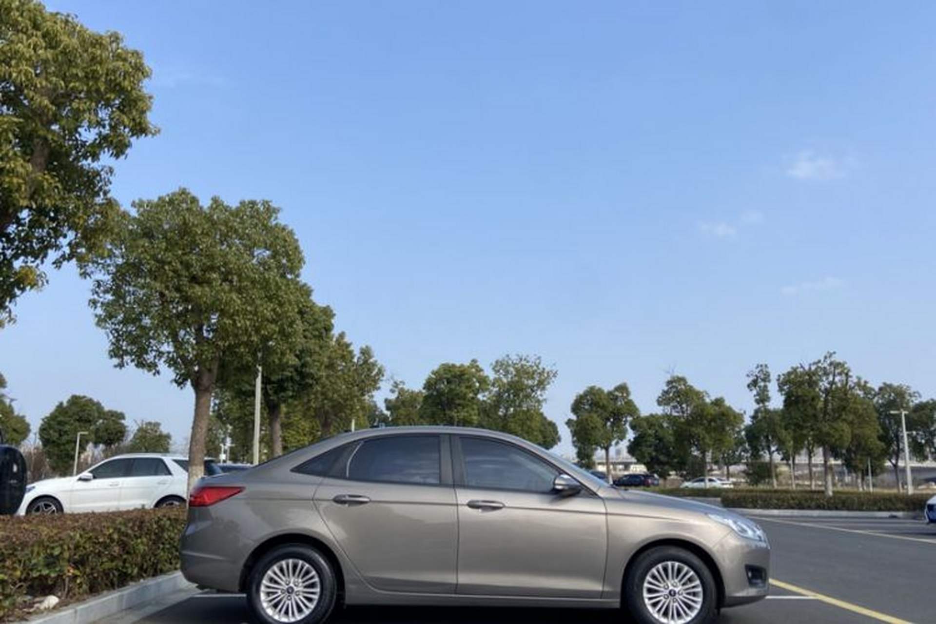 Used Ford Escort 2015 1.5L Automatic Comfort Edition Exterior 11