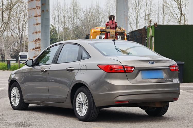 Used Ford Escort 2015 1.5L Automatic Comfort Edition Exterior 4