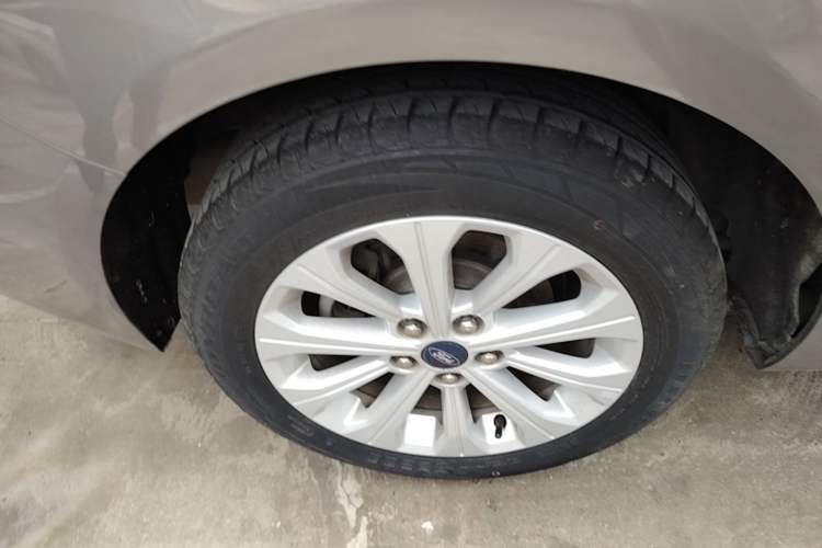 Used Ford Escort 2015 1.5L Automatic Fashion Model Exterior 5