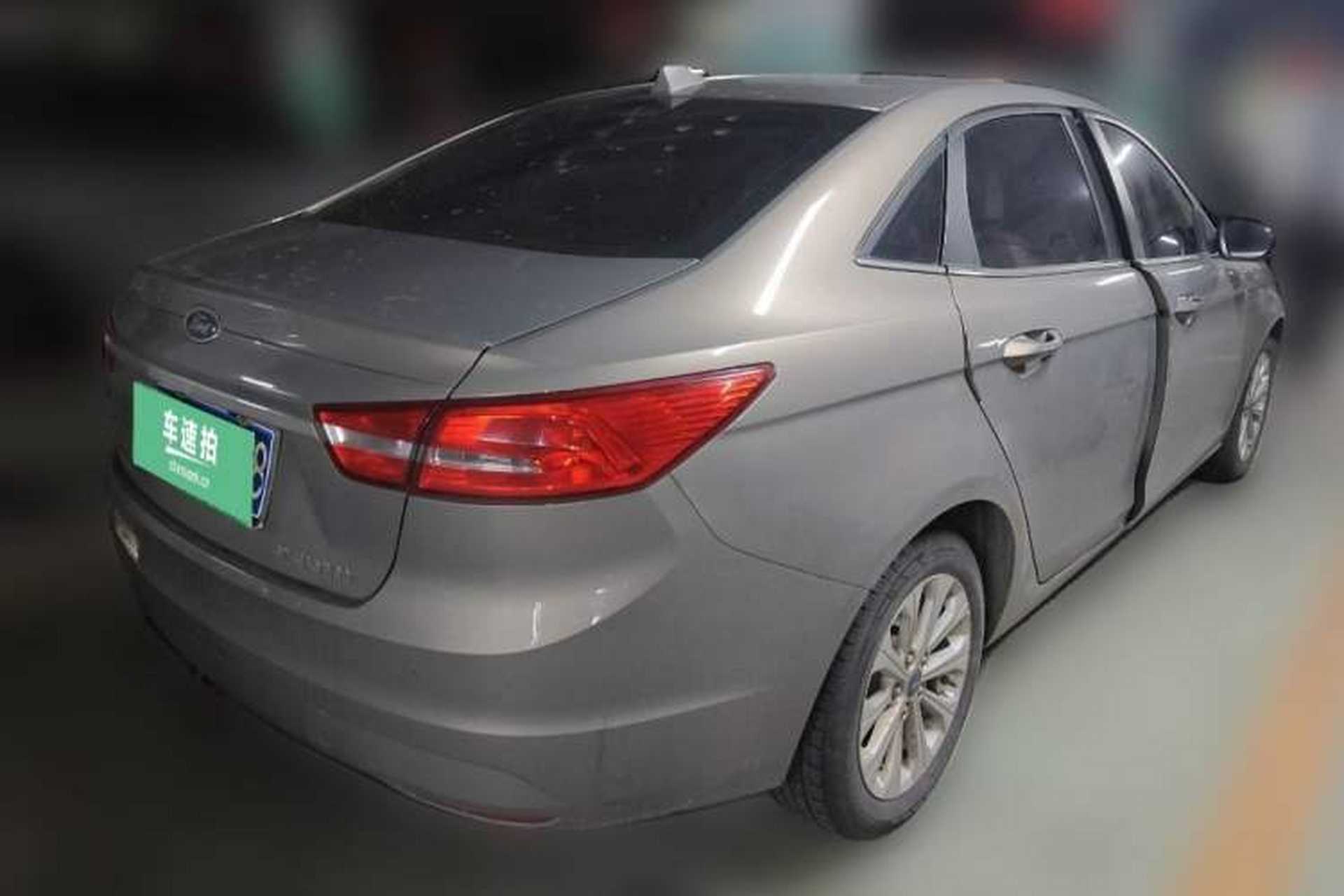Used Ford Escort 2015 1.5L Automatic Fashion Model Exterior 5