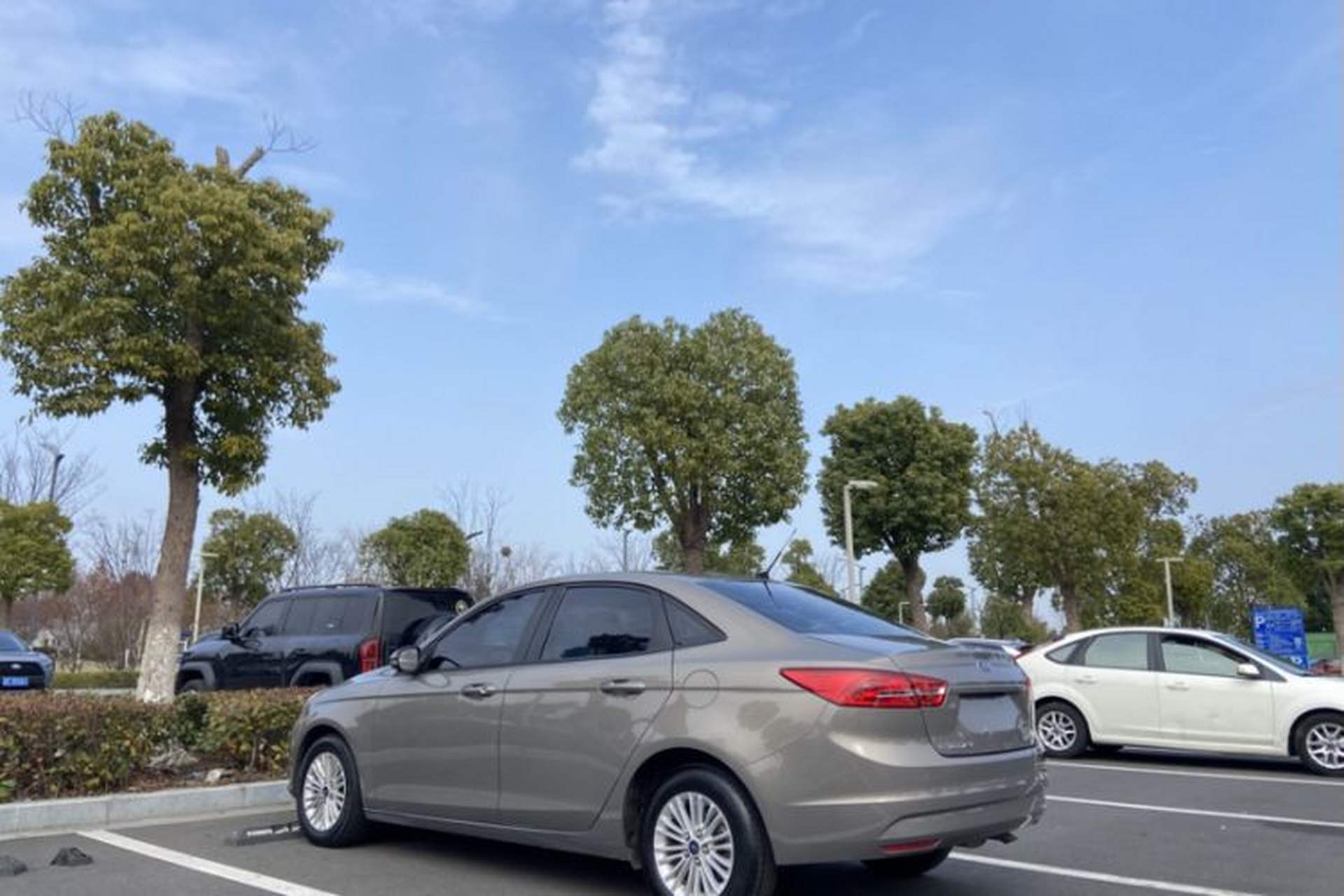 Used Ford Escort 2015 1.5L Automatic Comfort Edition Exterior 6