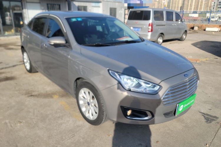 Used Ford Escort 2015 1.5L Automatic Fashion Model Front Right 45 Deg