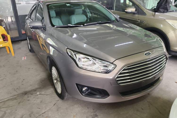 Used Ford Escort 2015 1.5L Automatic Comfort Edition Front Right 45 Deg