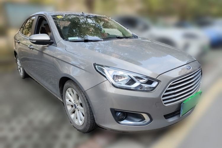 Used Ford Escort 2015 1.5L Manual Fashion Edition Front Right 45 Deg