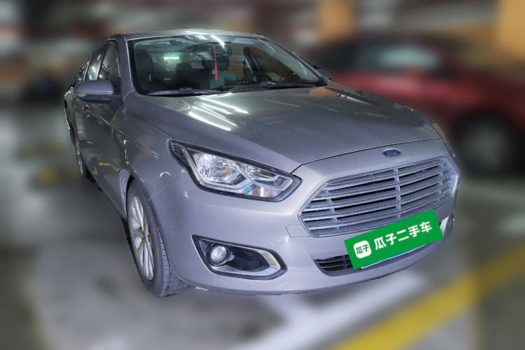 Used Ford Escort 2015 1.5L Automatic Fashion Model Front Right 45 Deg