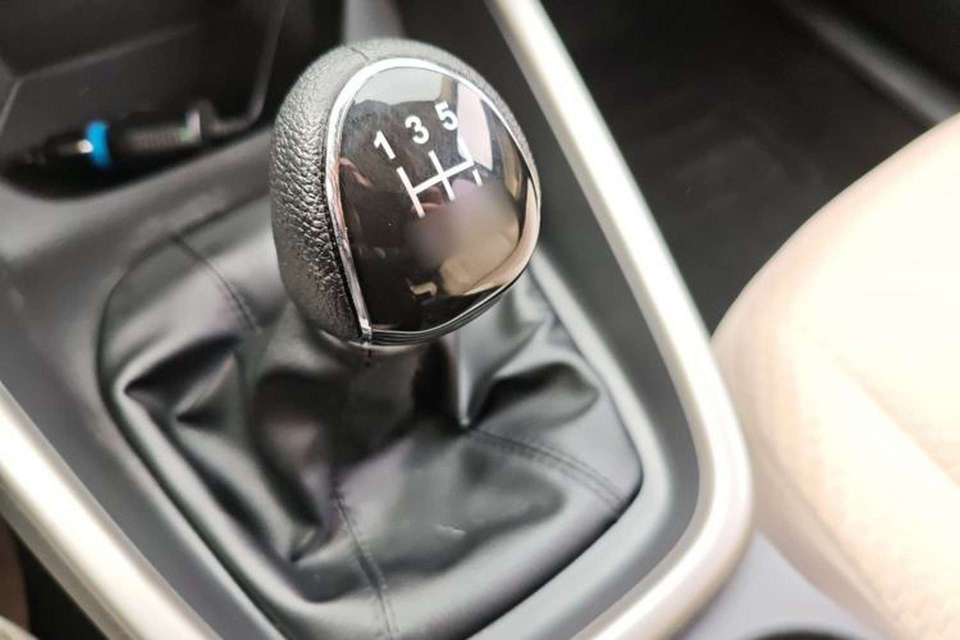 Used Ford Escort 2015 1.5L Manual Comfort Model Gear Lever