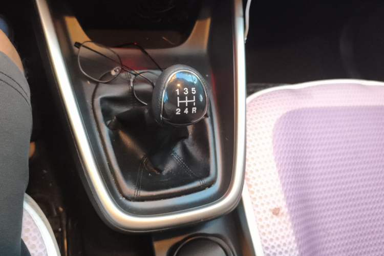 Used Ford Escort 2015 1.5L Manual Comfort Model Gear Lever