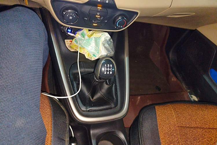 Used Ford Escort 2015 1.5L Manual Comfort Model Gear Lever