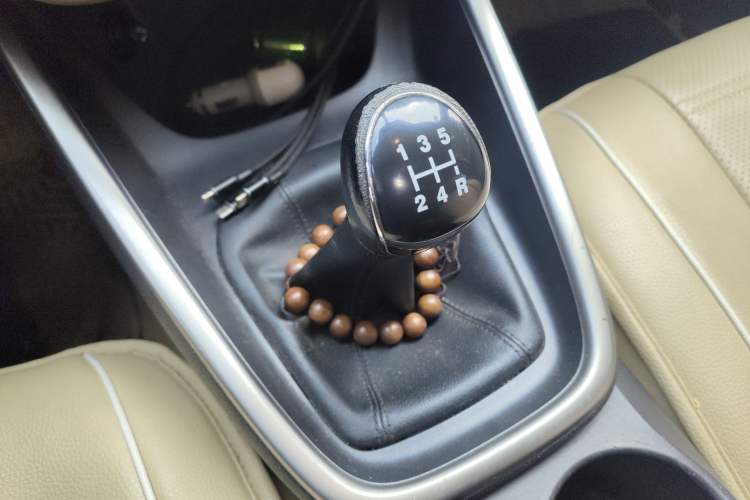 Used Ford Escort 2015 1.5L Manual Fashion Edition Gear Lever