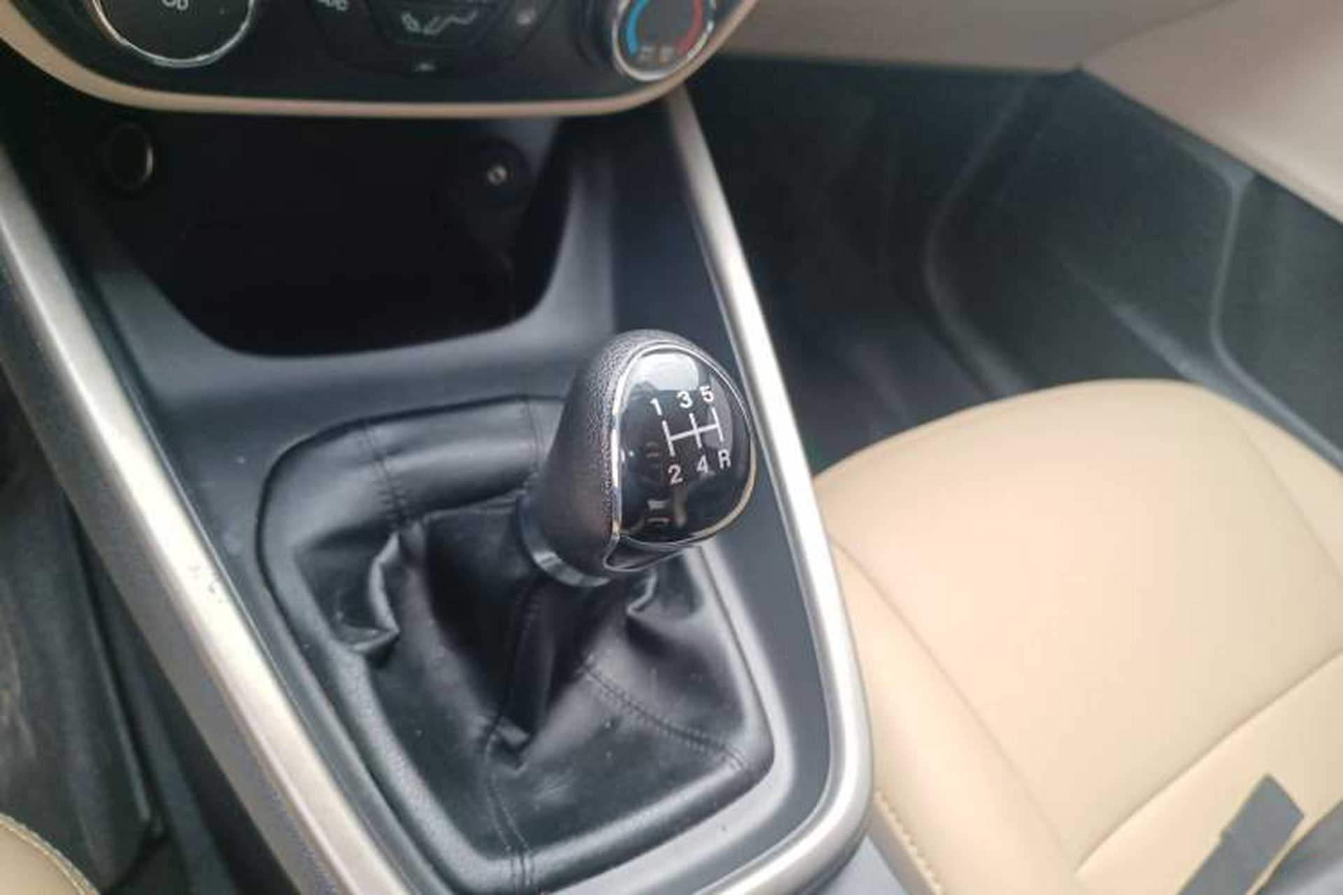 Used Ford Escort 2015 1.5L Manual Comfort Model Gear Lever