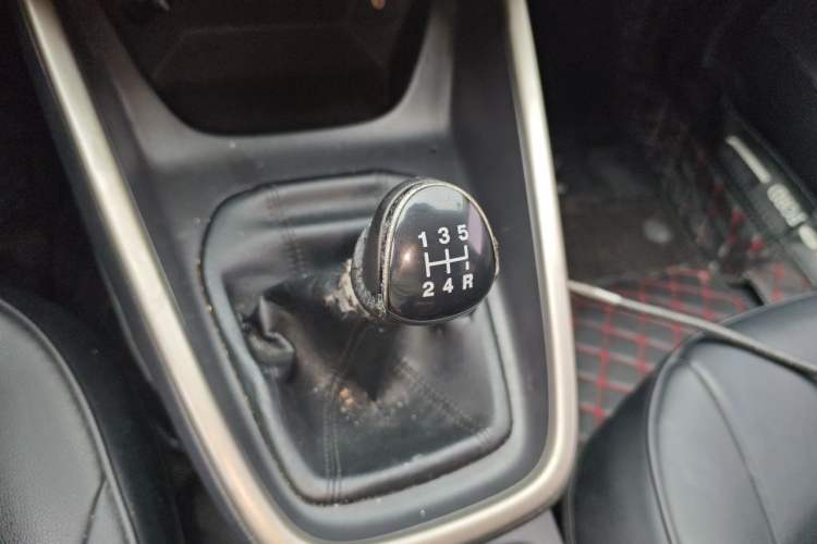 Used Ford Escort 2015 1.5L Manual Comfort Model Gear Lever