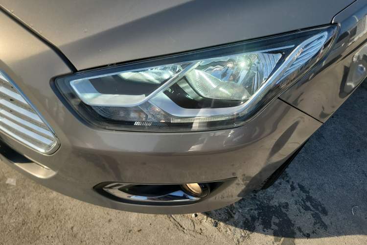 Used Ford Escort 2015 1.5L Automatic Fashion Model Left Front Headlight