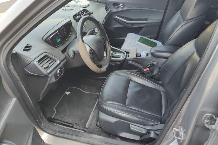 Used Ford Escort 2015 1.5L Automatic Fashion Model Left Front Seat
