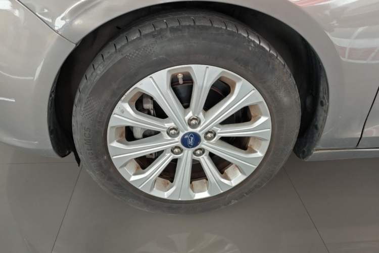 Used Ford Escort 2015 1.5L Automatic Fashion Model Left Front Wheel Hub
