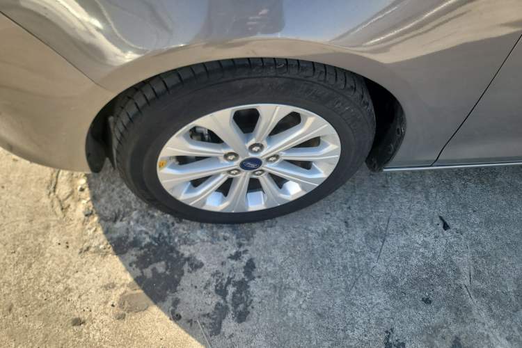 Used Ford Escort 2015 1.5L Automatic Fashion Model Left Front Wheel Hub
