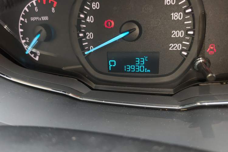 Used Ford Escort 2015 1.5L Automatic Fashion Model Odometer Close Up