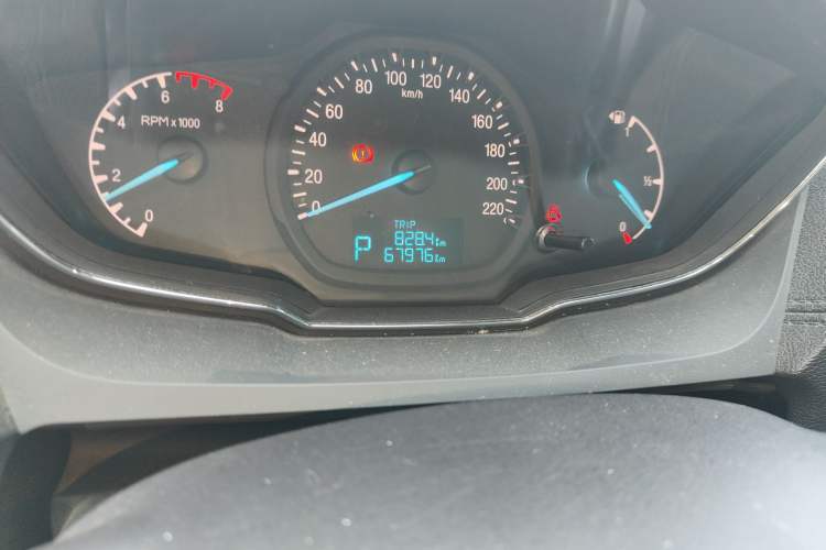 Used Ford Escort 2015 1.5L Automatic Fashion Model Odometer Close Up