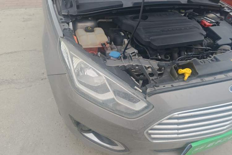 Used Ford Escort 2015 1.5L Automatic Fashion Model Right Front Headlight