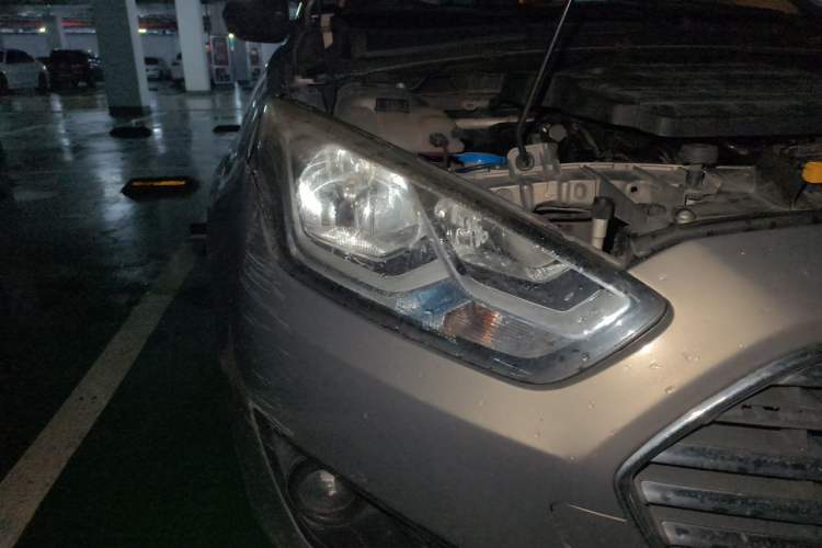 Used Ford Escort 2015 1.5L Automatic Comfort Edition Right Front Headlight