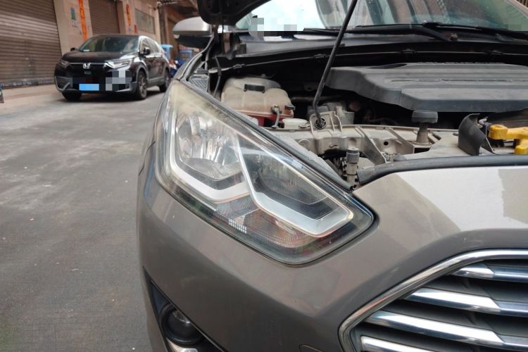 Used Ford Escort 2015 1.5L Automatic Fashion Model Right Front Headlight