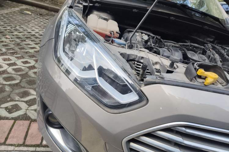 Used Ford Escort 2015 1.5L Manual Fashion Edition Right Front Headlight