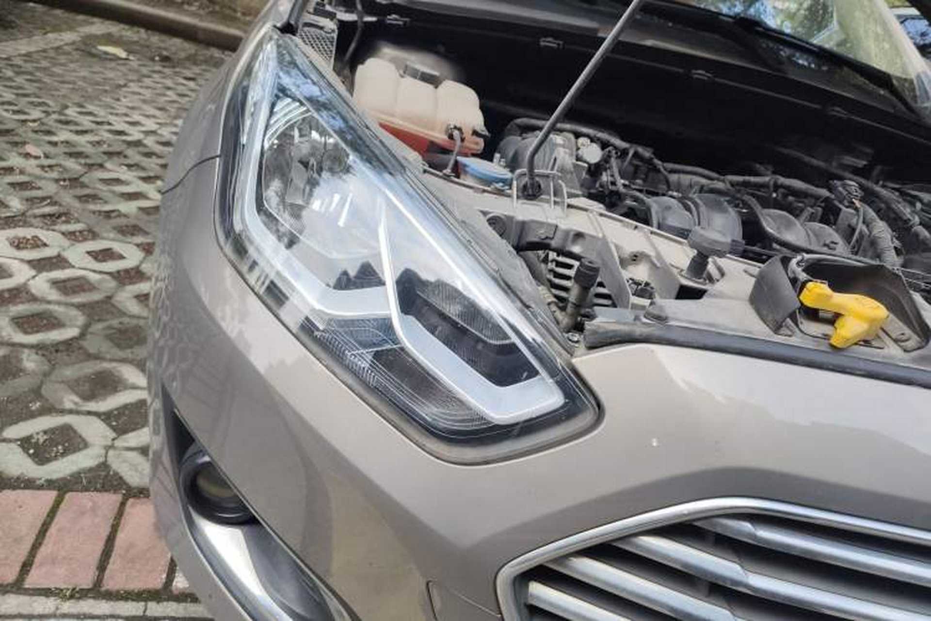 Used Ford Escort 2015 1.5L Manual Fashion Edition Right Front Headlight