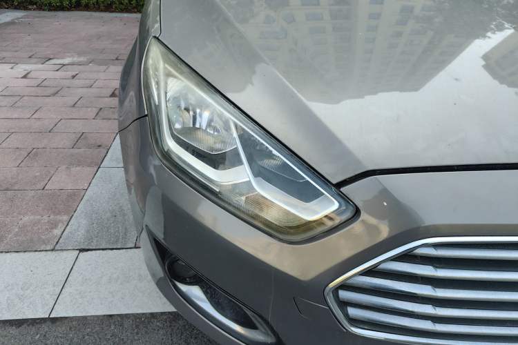 Used Ford Escort 2015 1.5L Automatic Fashion Model Right Front Headlight