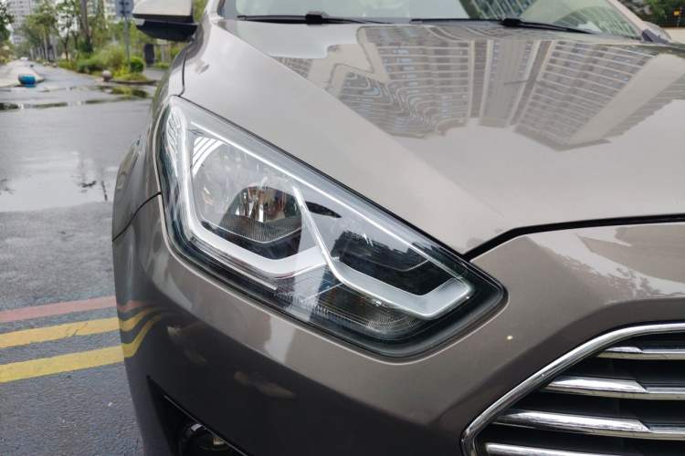 Used Ford Escort 2015 1.5L Automatic Fashion Model Right Front Headlight
