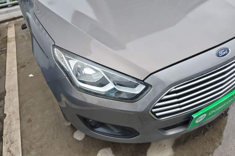 Used Ford Escort 2015 1.5L Manual Comfort Model Right Front Headlight