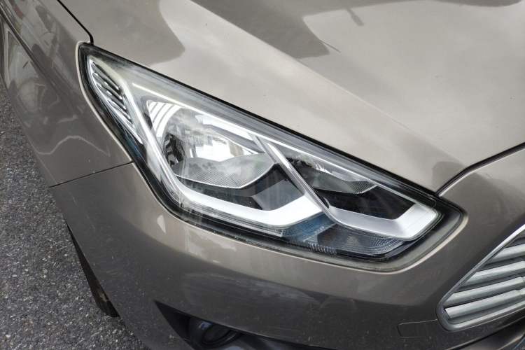 Used Ford Escort 2015 1.5L Automatic Comfort Edition Right Front Headlight