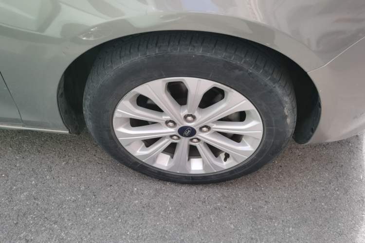 Used Ford Escort 2015 1.5L Automatic Fashion Model Right Front Wheel Hub