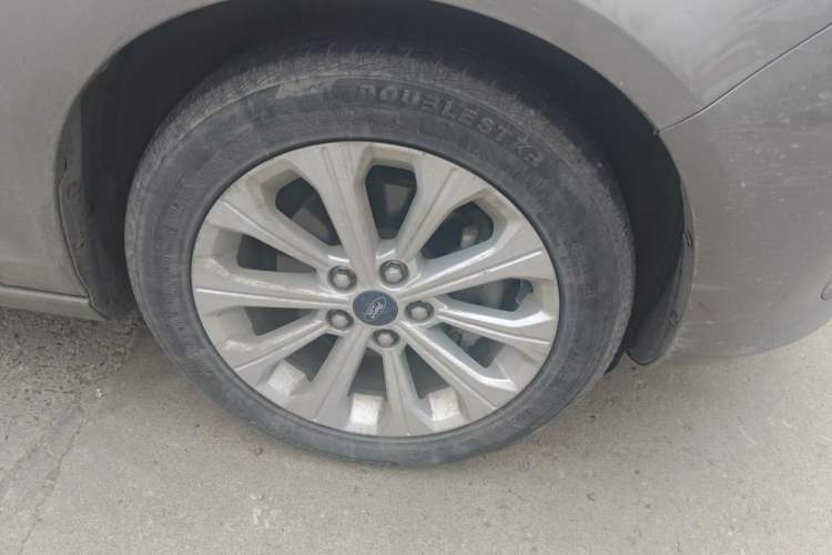 Used Ford Escort 2015 1.5L Automatic Fashion Model Right Front Wheel Hub