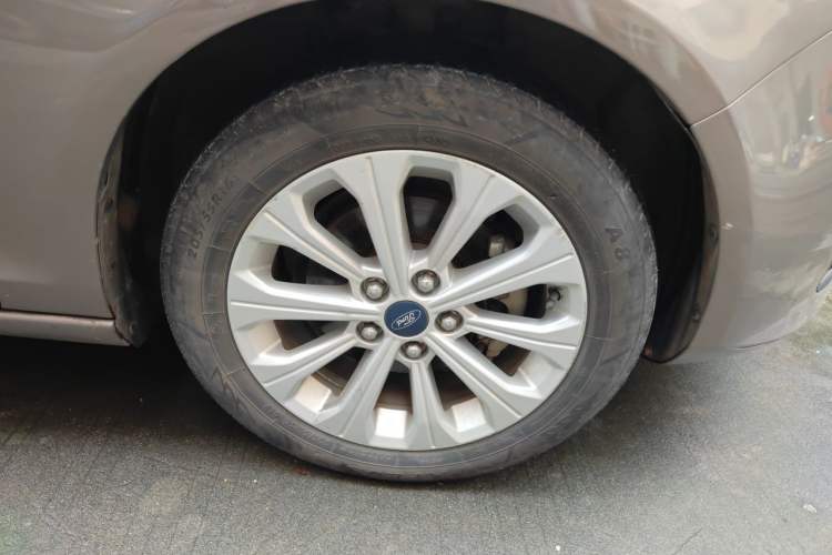 Used Ford Escort 2015 1.5L Automatic Fashion Model Right Front Wheel Hub