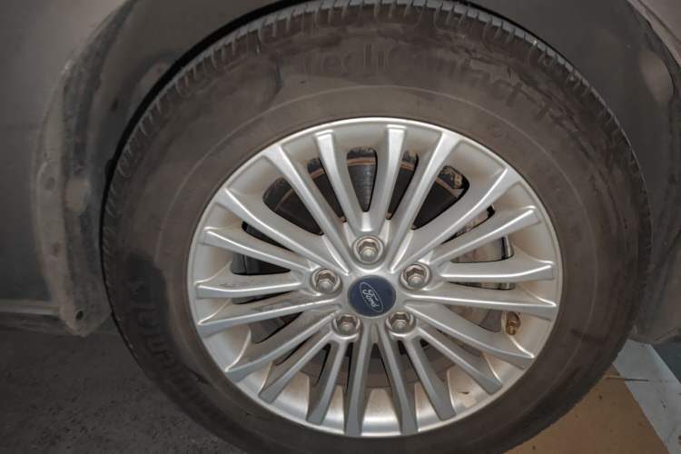 Used Ford Escort 2015 1.5L Automatic Comfort Edition Right Front Wheel Hub