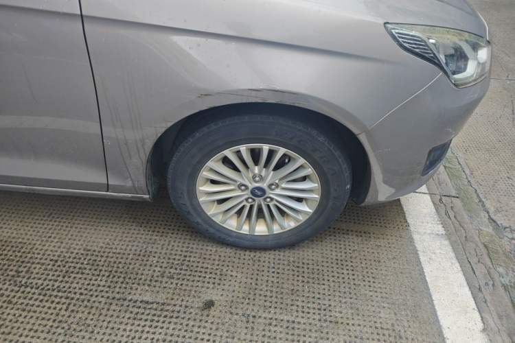 Used Ford Escort 2015 1.5L Automatic Comfort Edition Right Front Wheel Hub