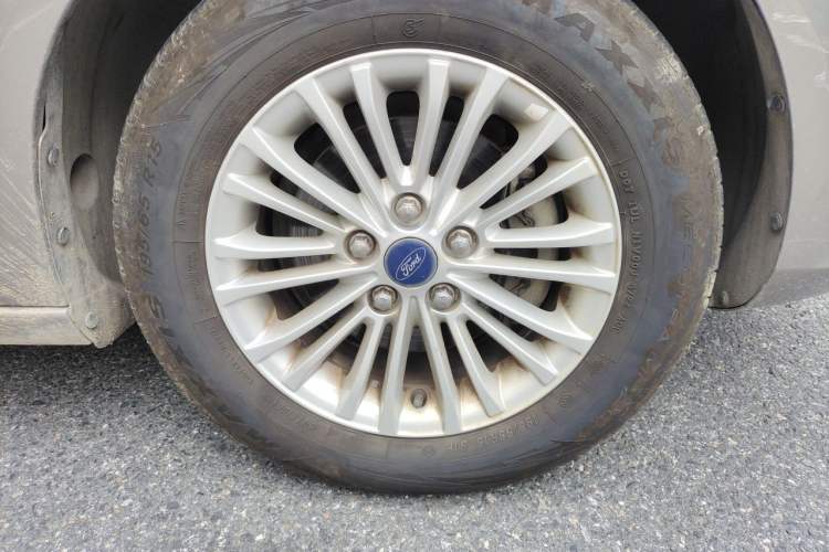 Used Ford Escort 2015 1.5L Automatic Comfort Edition Right Front Wheel Hub