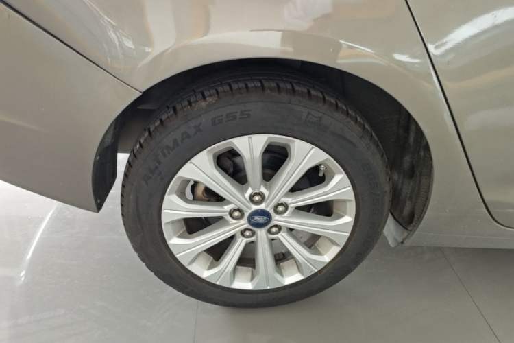 Used Ford Escort 2015 1.5L Automatic Fashion Model Right Rear Wheel Hub